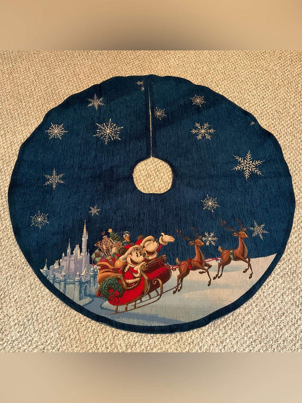 Disney Good Tidings Mickey & Minnie Christmas Tree Skirt